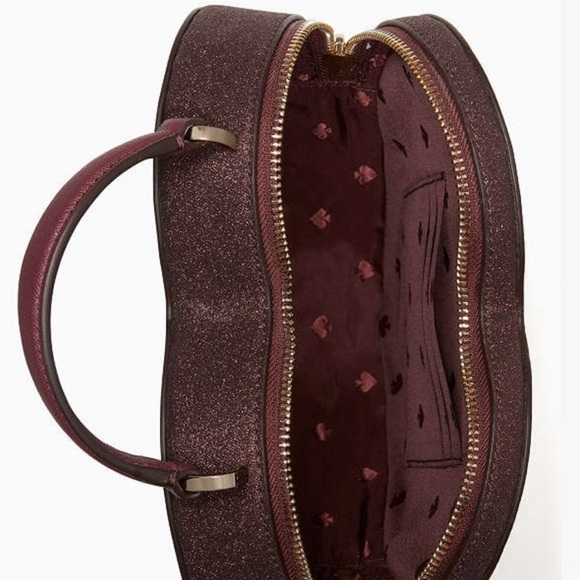 𝐊𝐀𝐓𝐄 𝐒𝐏𝐀𝐃𝐄 - 𝐆𝐈𝐕𝐄𝐀𝐖𝐀𝐘 𝐁𝐀𝐆 𝐒𝐓𝐀𝐑𝐓𝐈𝐍𝐆 𝟒/𝟐𝟖- 𝐋𝐎𝐕𝐄 𝐒𝐇𝐀𝐂𝐊 𝐆𝐋𝐈𝐓𝐓𝐄𝐑 𝐇𝐄𝐀𝐑𝐓 𝐂𝐑𝐎𝐒𝐒𝐁𝐎𝐃𝐘 𝐁𝐀𝐆 - Picture 2 of 6